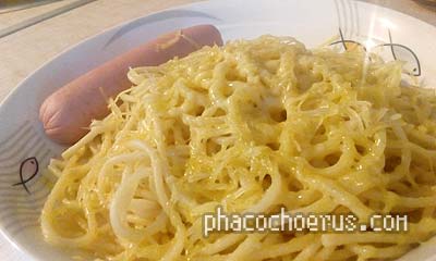 Спагетти с сыром и сосиской